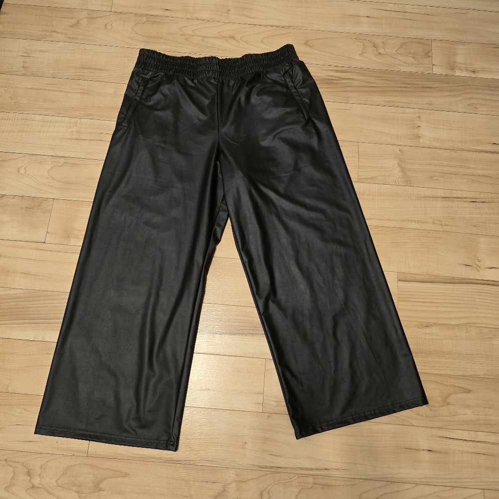 Offline By Aerie Real Luxe Faux Leather Wide Leg Panta Size XL Short